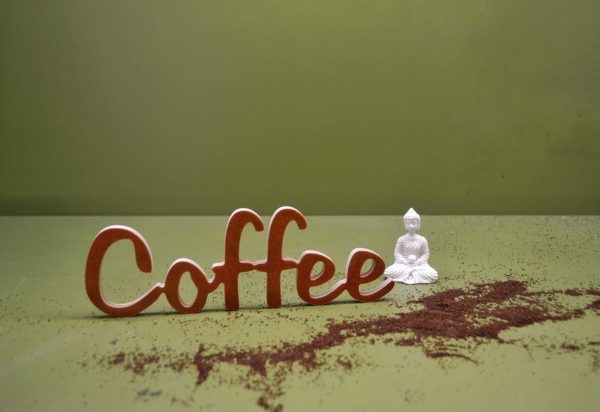 Medinis pastatomas užrašas "Coffee"