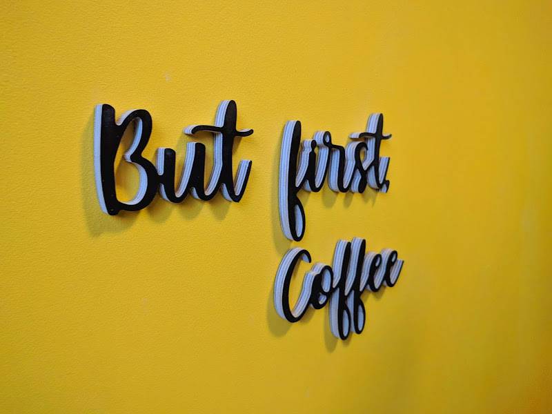 Medinis pakabinamas užrašas "But first coffee" - Image 2